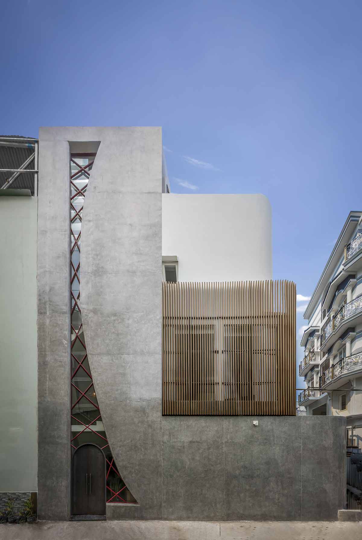 You are currently viewing Alone House | Story Architecture