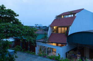 Read more about the article Ngôi nhà ngói | Nguyen Khac Phuoc Architects