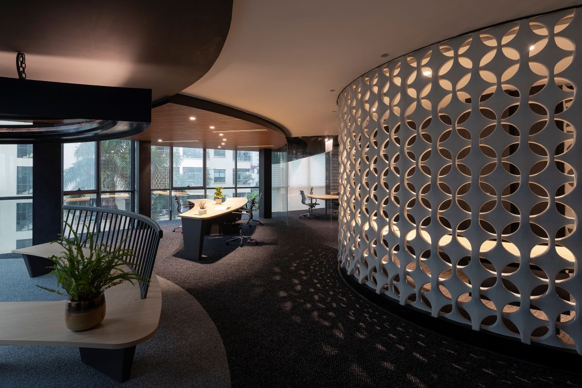 Read more about the article Woven Screen Office | ​Takashi Niwa Architects