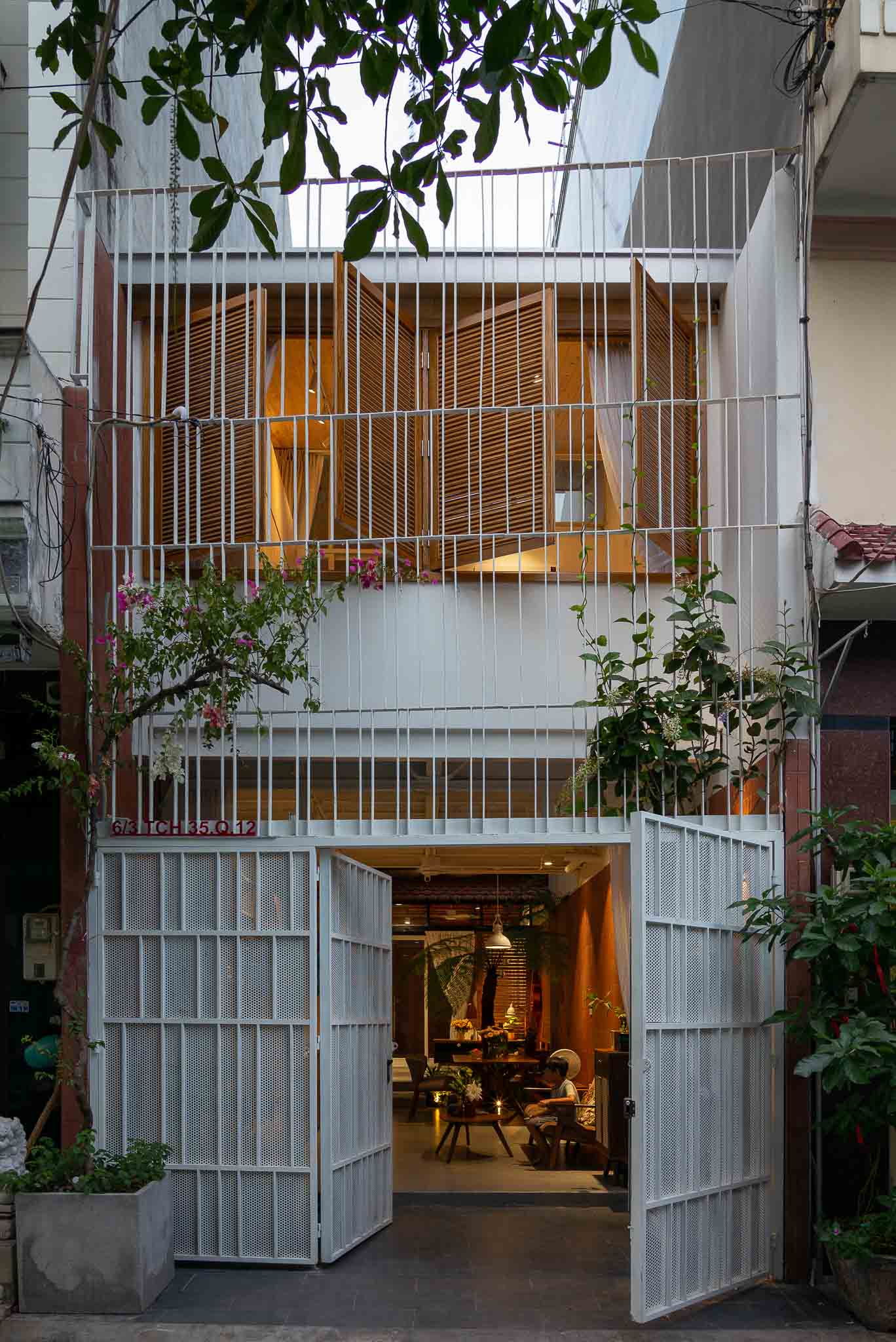 Read more about the article Nhánh Lan Rừng  House | T H I A architecture