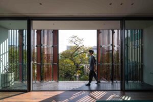 Read more about the article V8 House | TNT Architects