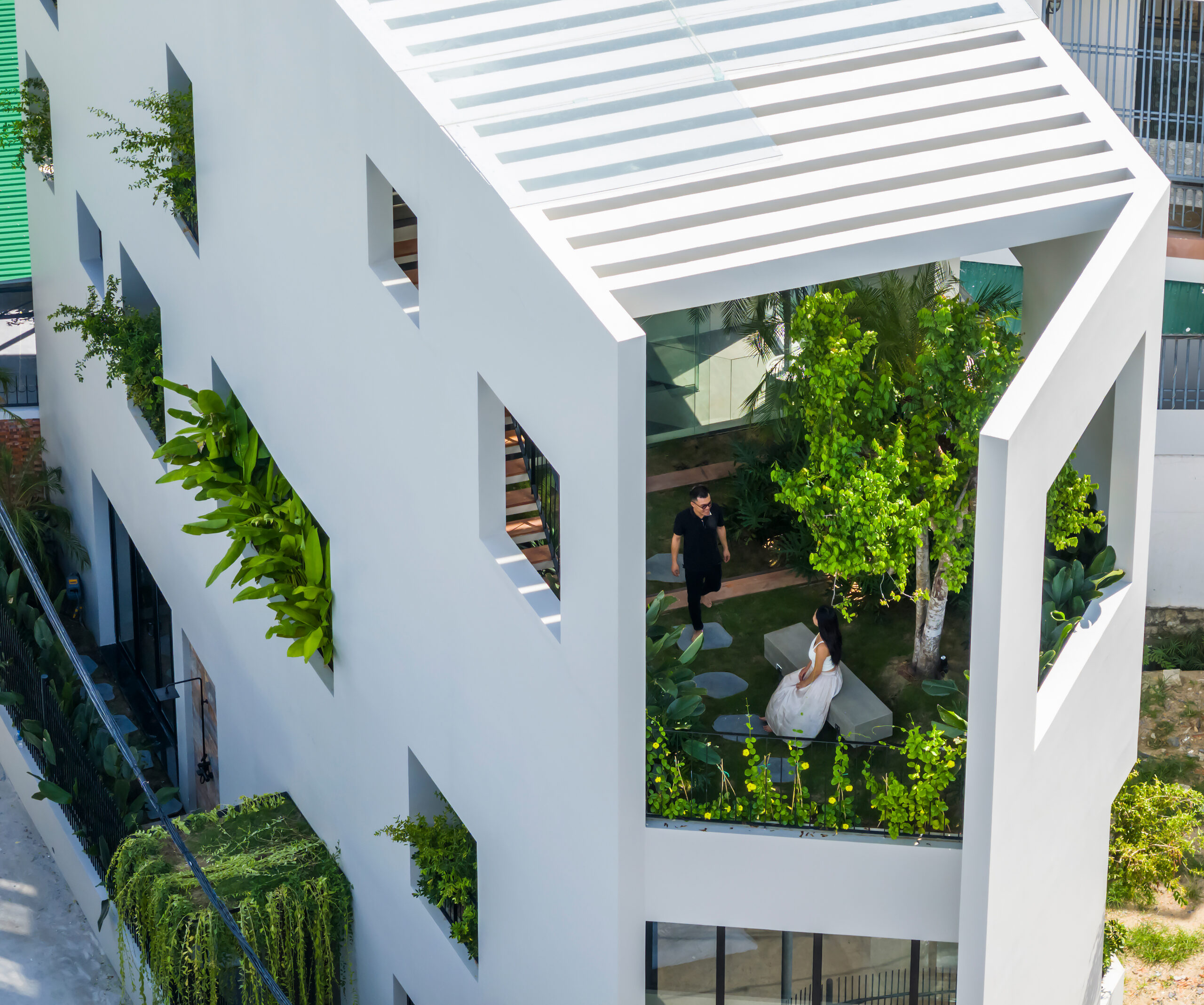 Read more about the article SkyGarden House | Pham Huu Son Architects