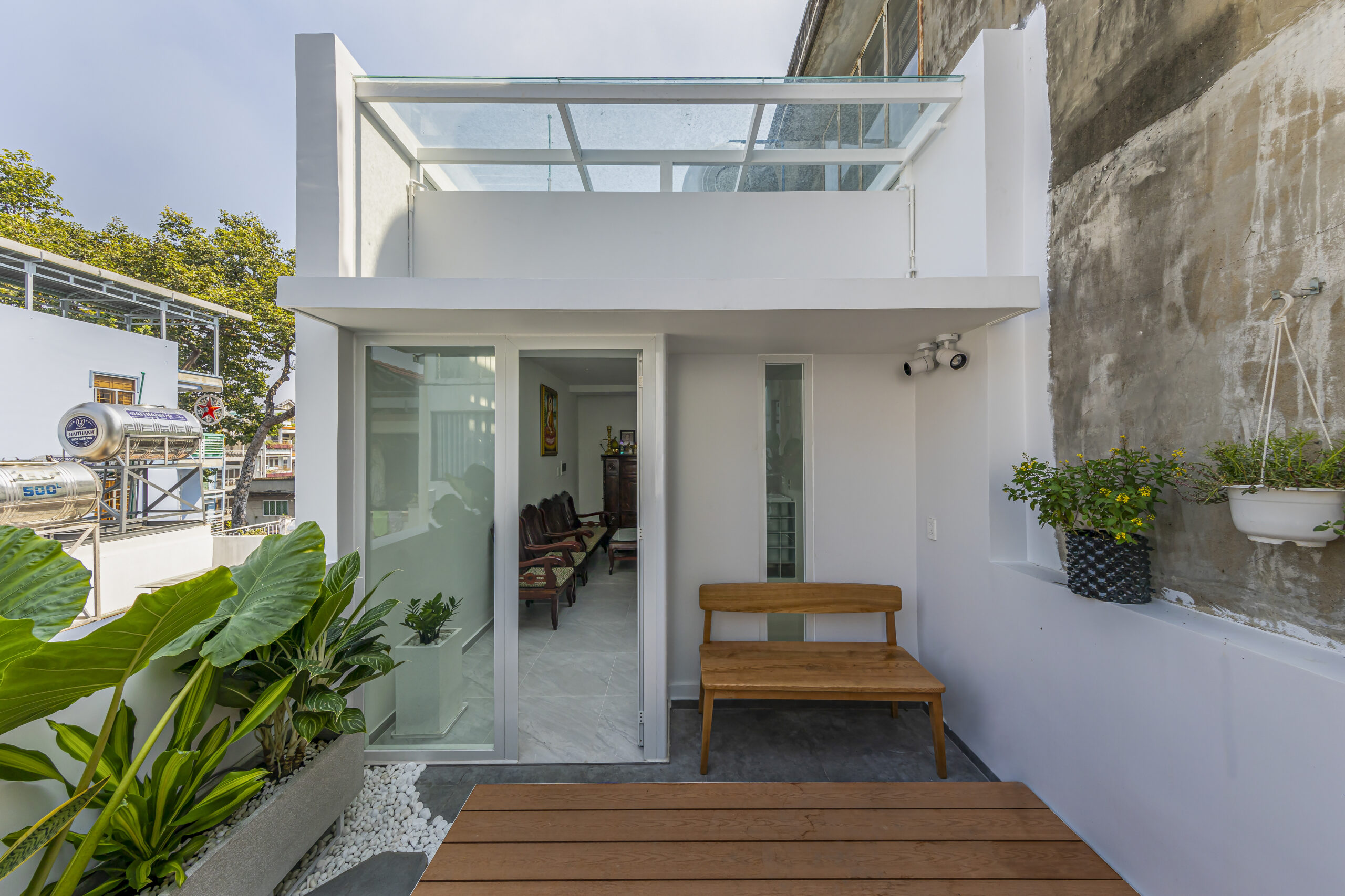 Read more about the article Nature Curtain House |  Sense Design Studio