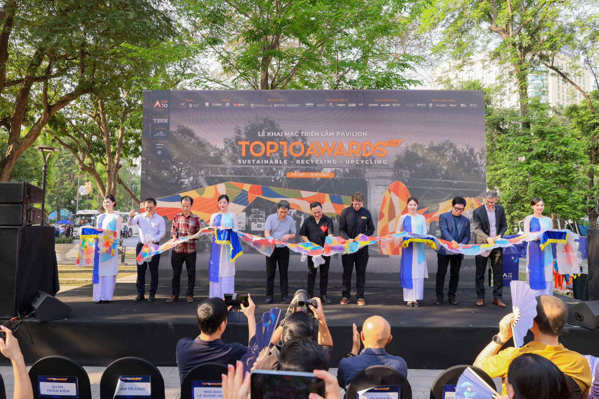 Read more about the article Top 10 Awards 2024: Vinh danh 30 công trình xuất sắc, lan tỏa cảm hứng từ Pavilion tái chế