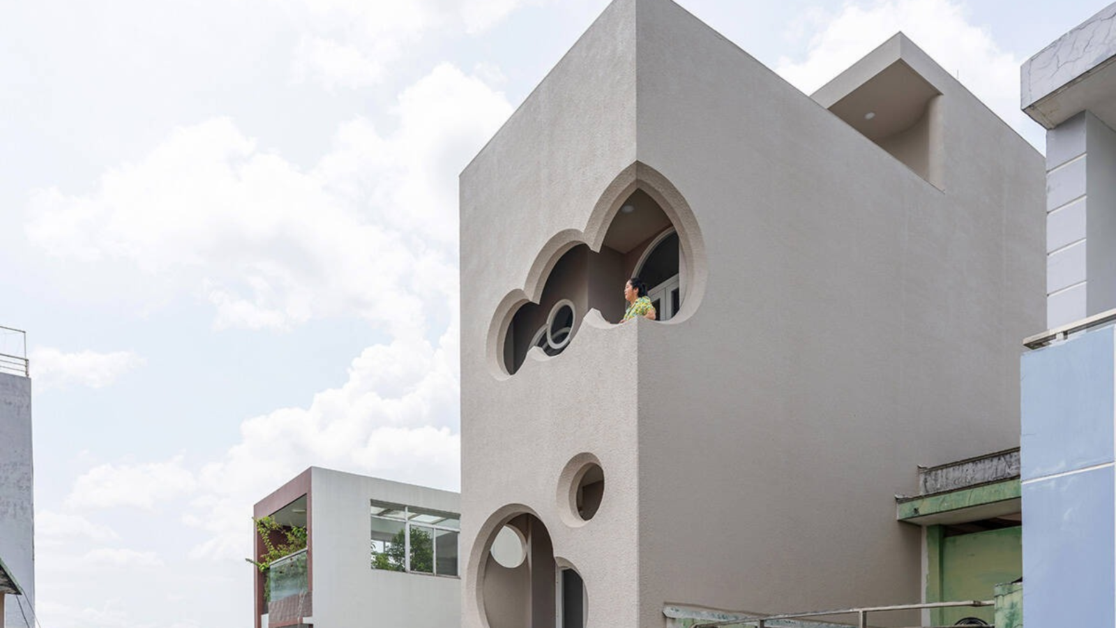 Read more about the article CLOUD HOUSE | ROOM+ DESIGN & BUILD