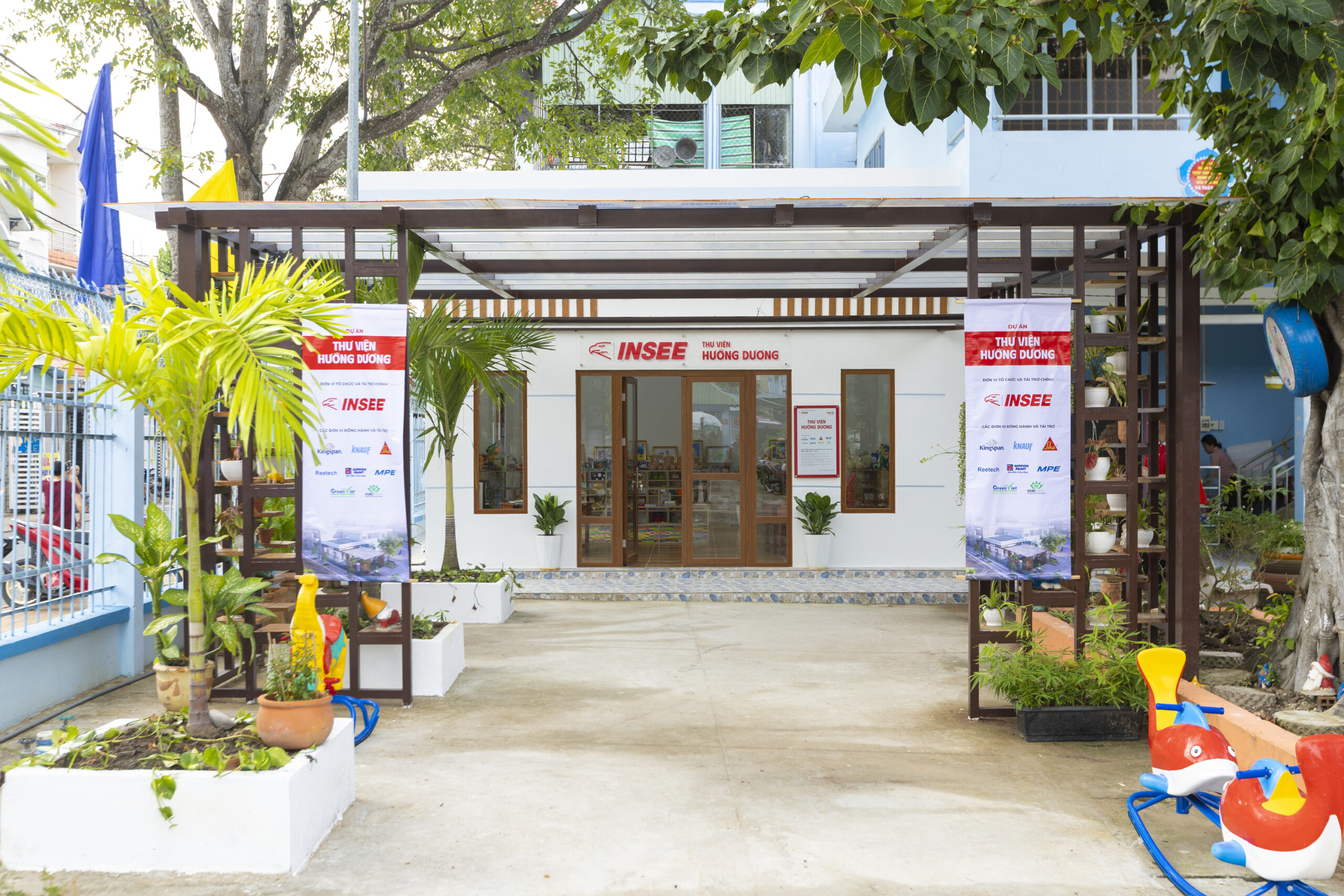 Read more about the article THƯ VIỆN HƯỚNG DƯƠNG | NHÓM SINH VIÊN TRƯỜNG ĐẠI HỌC XÂY DỰNG MIỀN TÂY GỒM TRẦN NGỌC AN VÀ VÕ QUỐC VƯƠNG