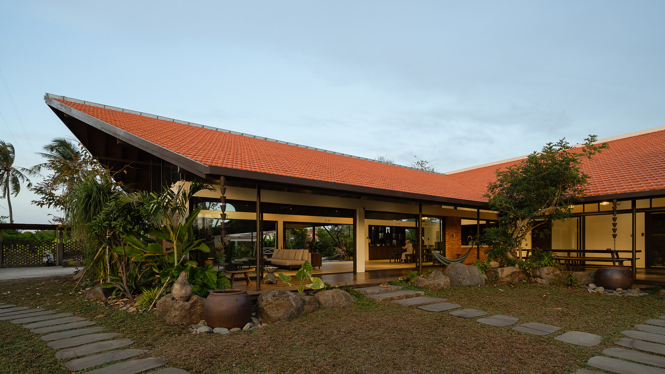 Read more about the article CASA BLANCA GARDEN | H.2 WORKSHOP